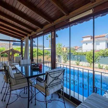 Sleeps 8, Large Close To The Sea Awz 265