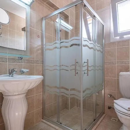 빌라 Sleeps 8, Large Close To The Sea Awz 265 *