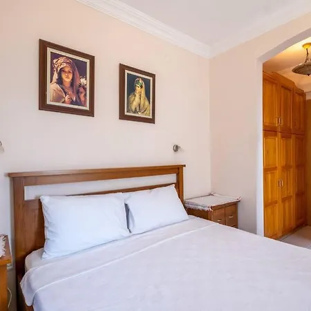 Villa Sleeps 8, Large Close To The Sea Awz 265