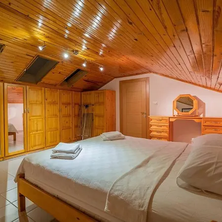 Sleeps 8, Large Close To The Sea Awz 265 *