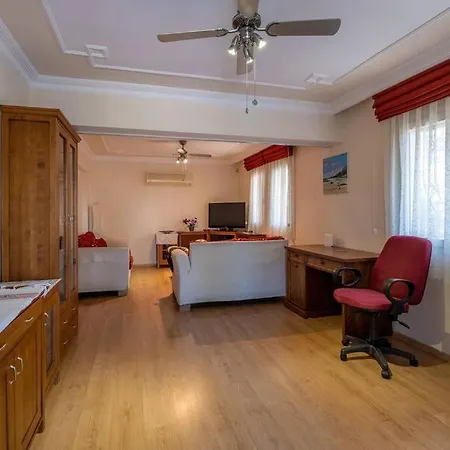 빌라 Sleeps 8, Large Close To The Sea Awz 265 *