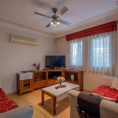 Villa Sleeps 8, Large Close To The Sea Awz 265 Fethiye